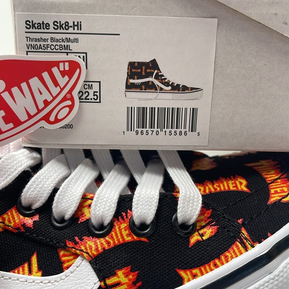 Vans WMNS Skate Sk8-Hi Thrasher Black/Multi
VN0A5FCCBML
Sneakers - Picture 16 of 16